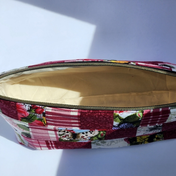 Toiletry Bag - Picture 6 of 7